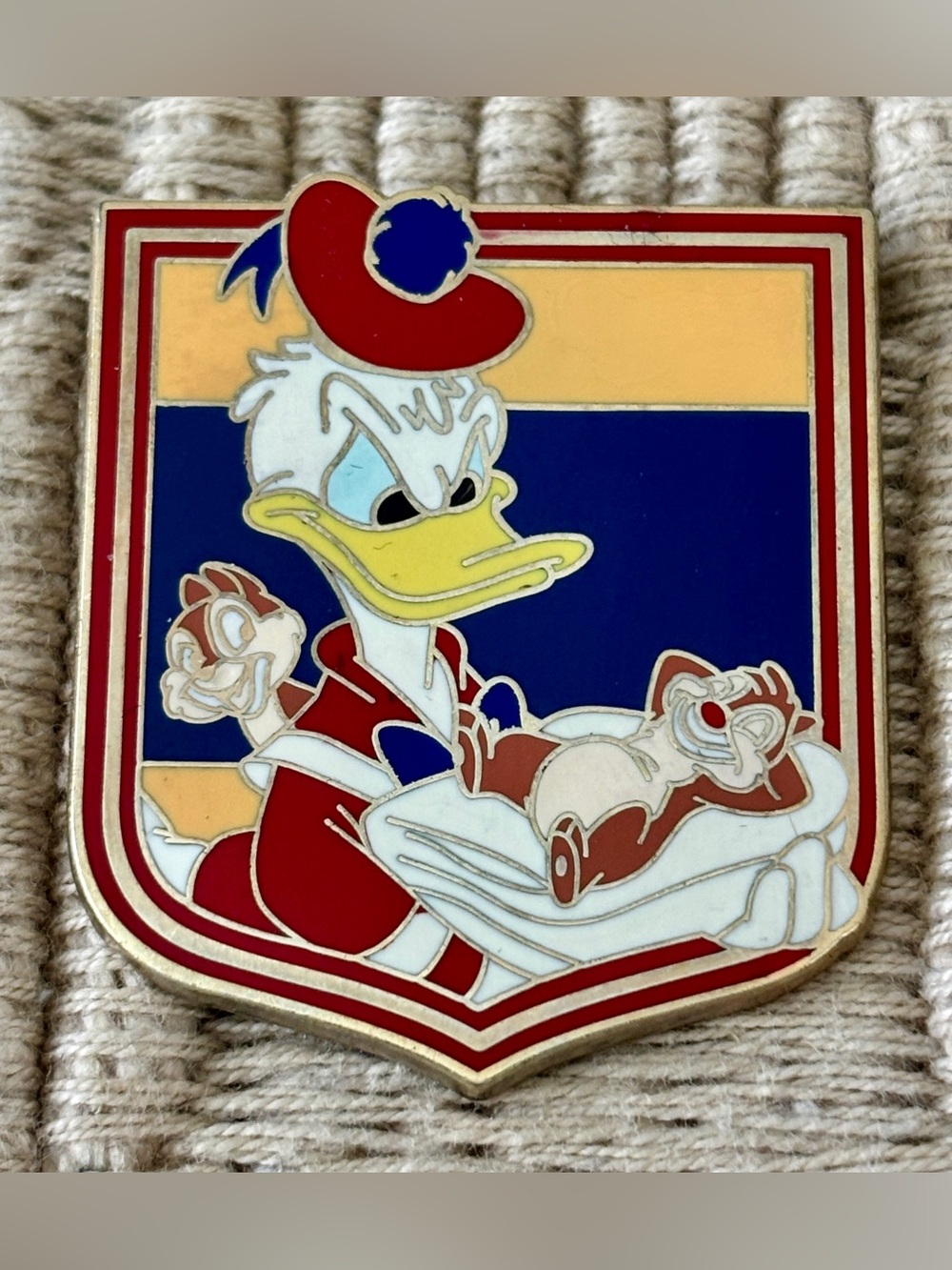 DISNEY 2012 “Disney Salutes Housekeeping”Donald Duck & Chip and Dale Pin